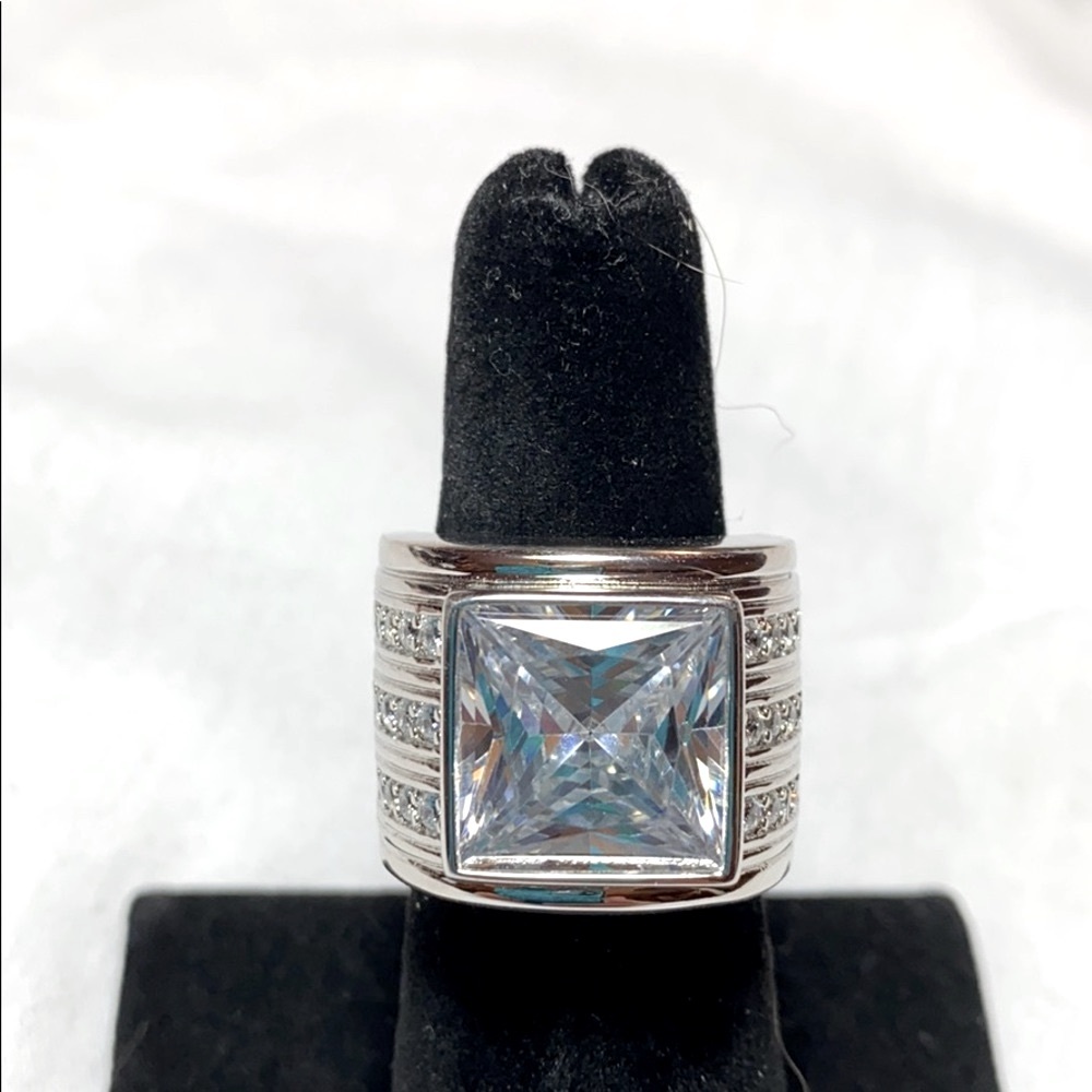 Bella Luce White Diamond Simulant Ring - Picture 6 of 14